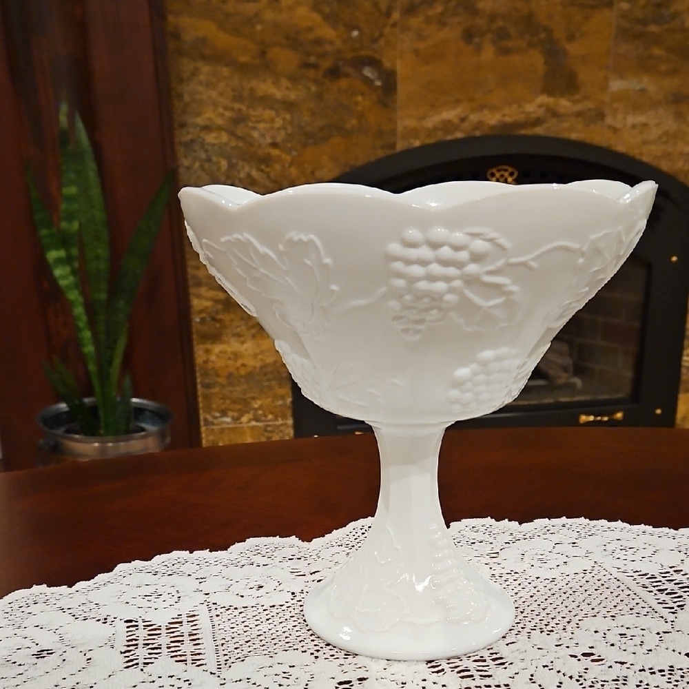 VTG Indiana Glass Colony Harvest Grape White Milk Glass Pedestal Compote Bowl